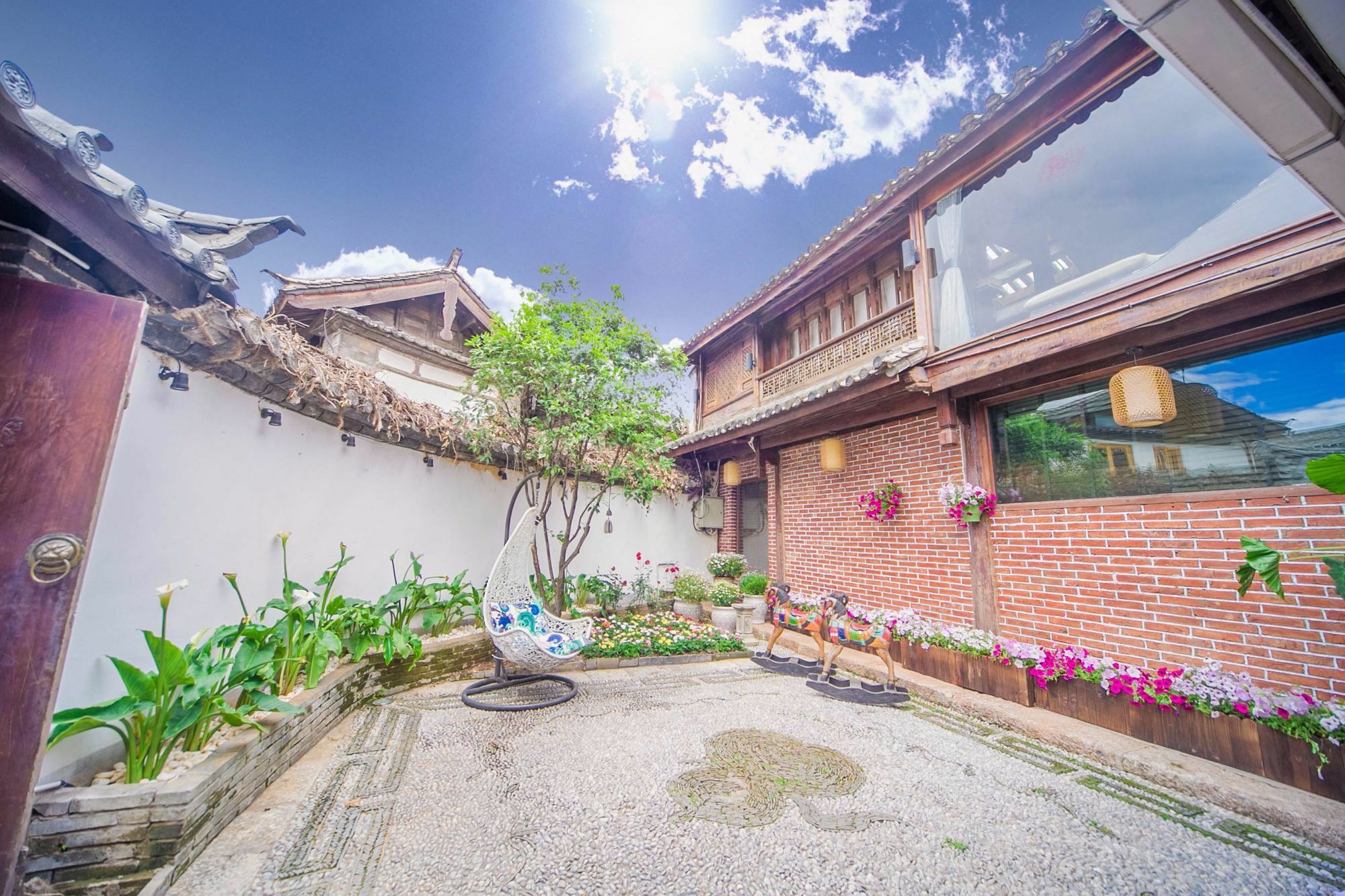 Lijiang Half Moon Bay Inn Exterior photo